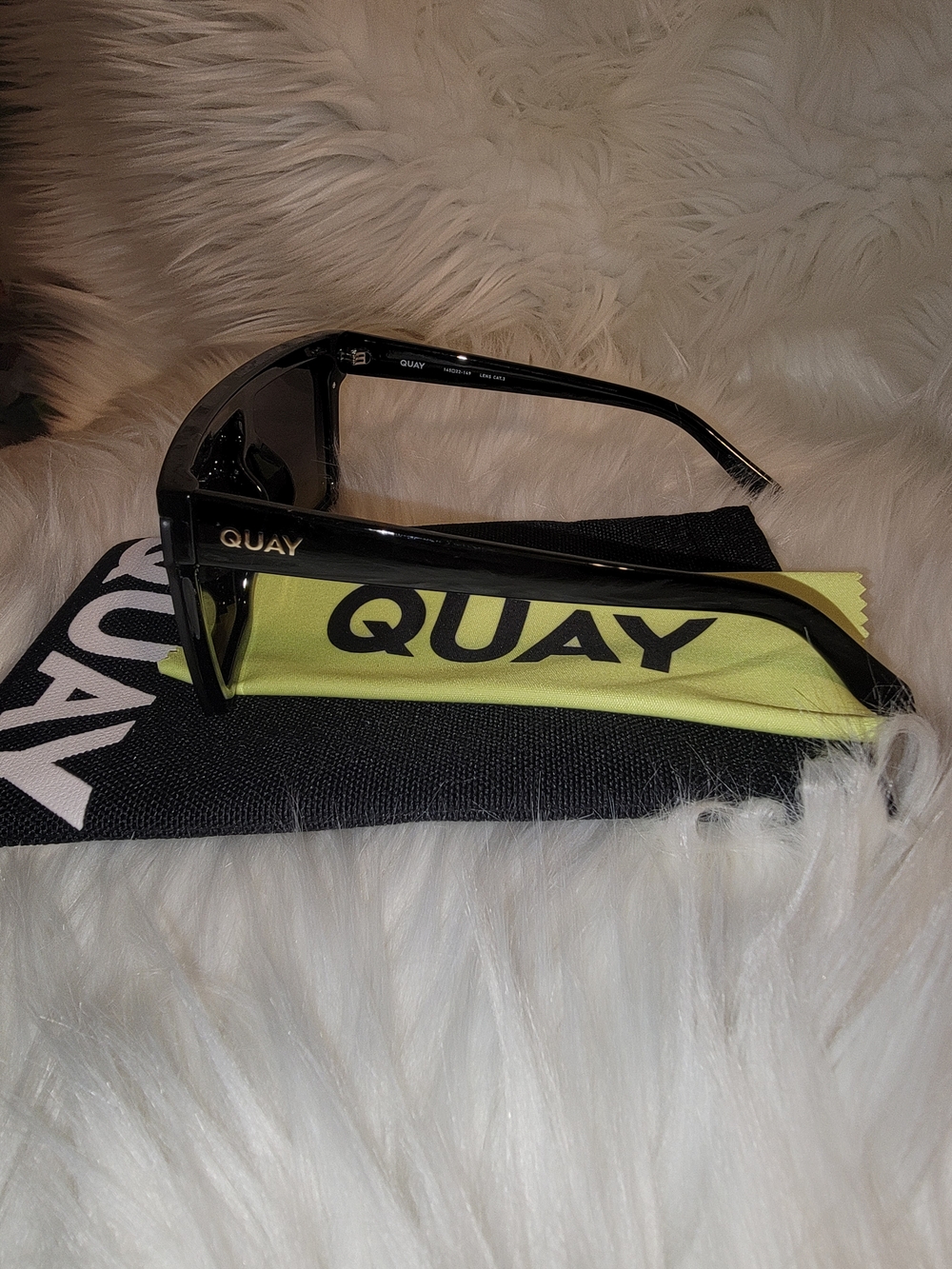 QUAY Hindsight Sunglasses in Black w/ Green Gradient Lenses - Picture 3 of 5